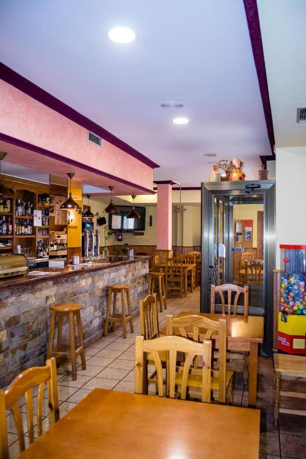 El Roble Hotel Restaurante Tabara Eksteriør bilde