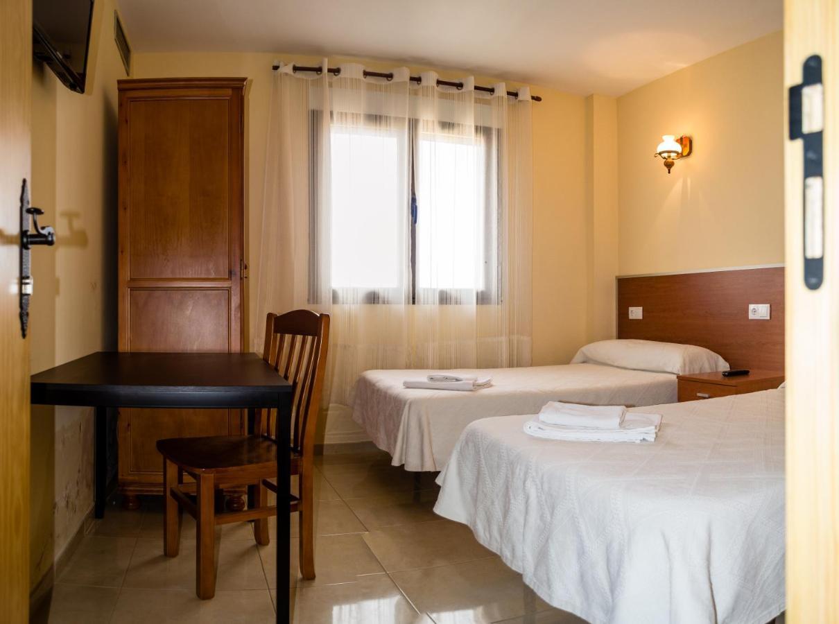 El Roble Hotel Restaurante Tabara Eksteriør bilde