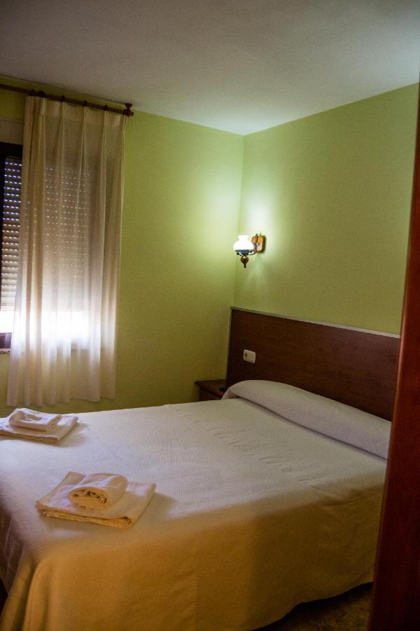 El Roble Hotel Restaurante Tabara Eksteriør bilde